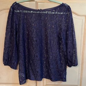 A size M grape colored lace top. It has accents buttons on the back. LOVELY 💕